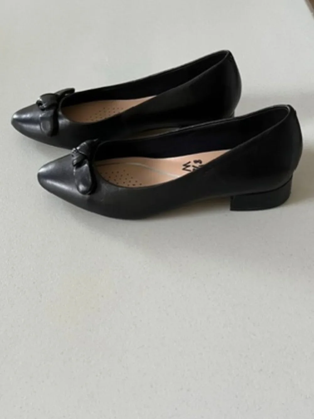 Easy Spirit Black Leather Flats 8.5 Wide